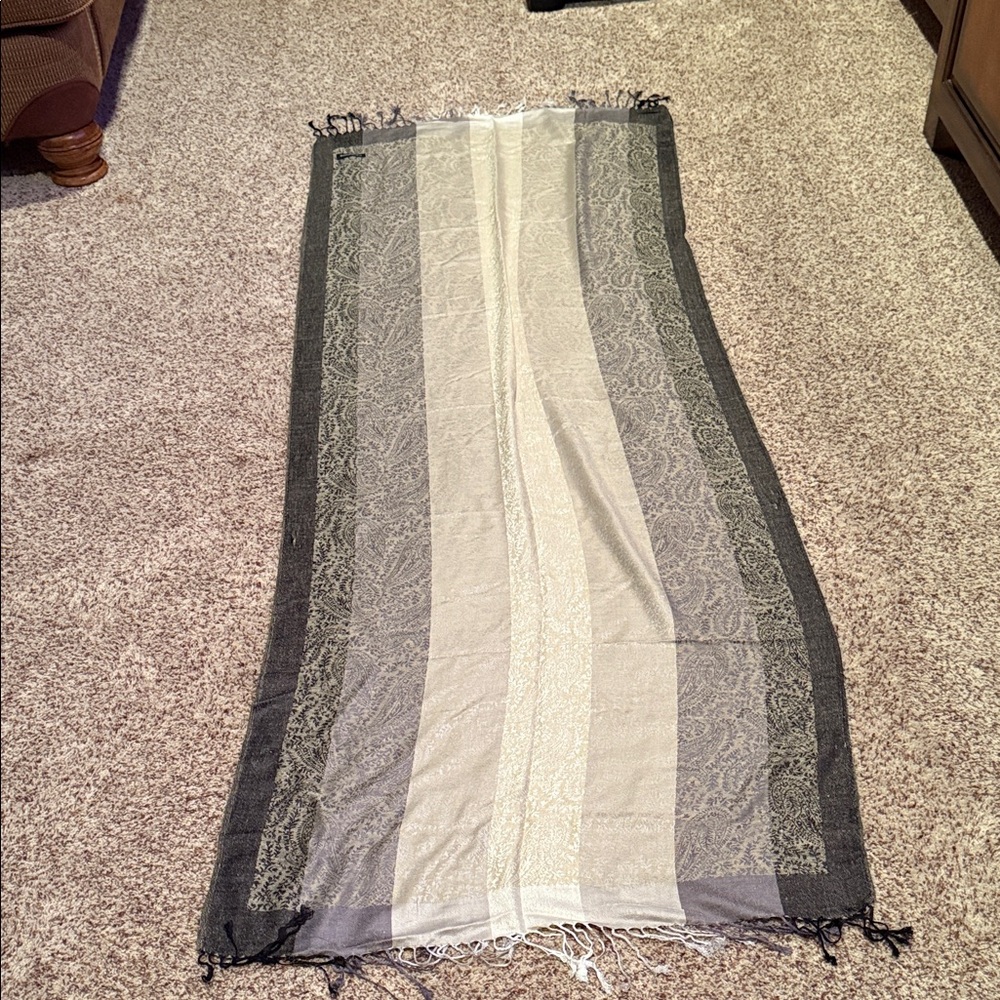 Elegant Black and Gray Scarf 35 x 27